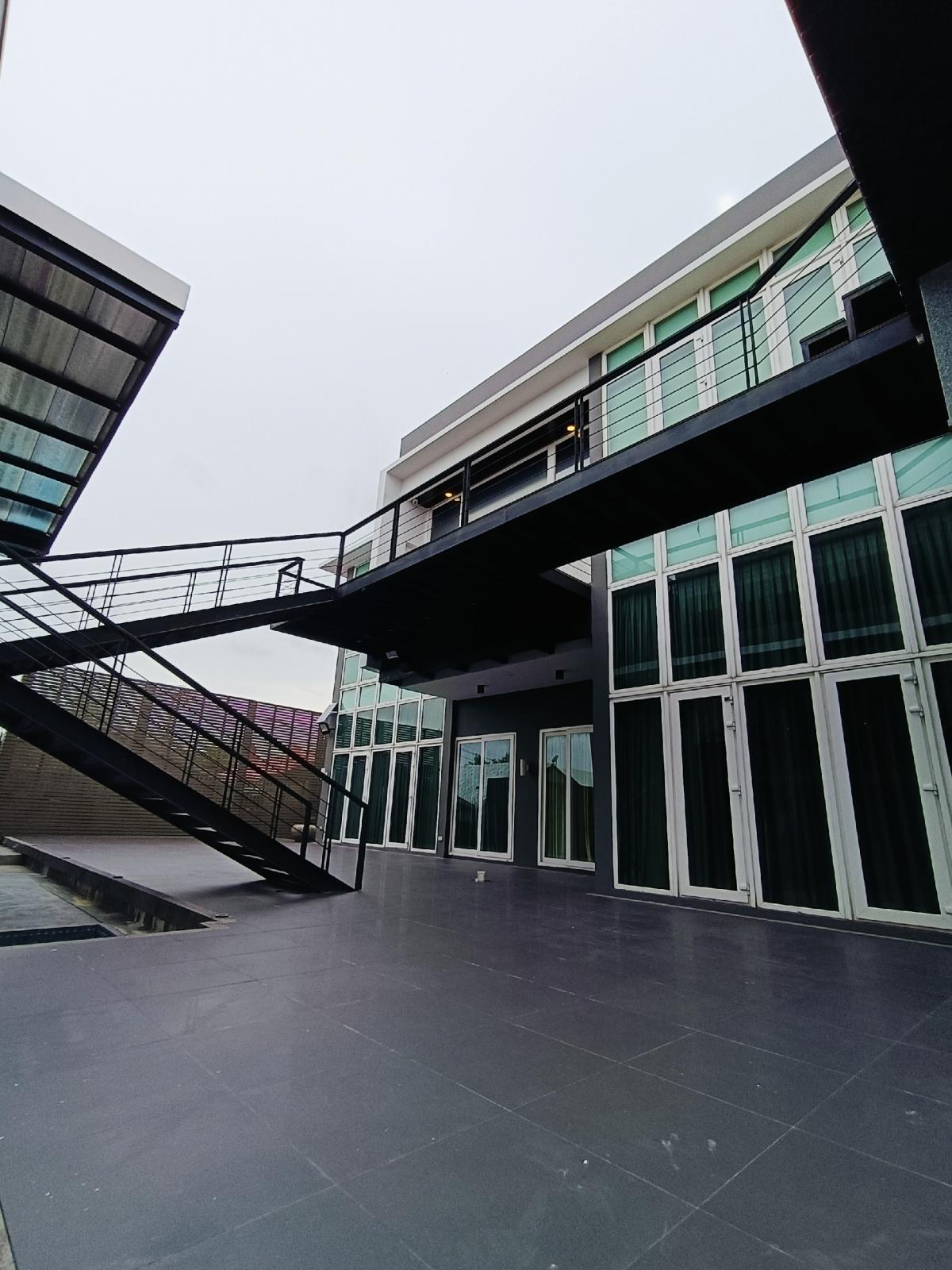 For SaleHouseYothinpattana,CDC : For Sale 95 M House for sale, Mai Lap house for sale, 2 large buildings on an area of ​​669 sq m, usable area 2,256 sq m, Soi Mai Lap (Ram Intra 14, Intersection 20)