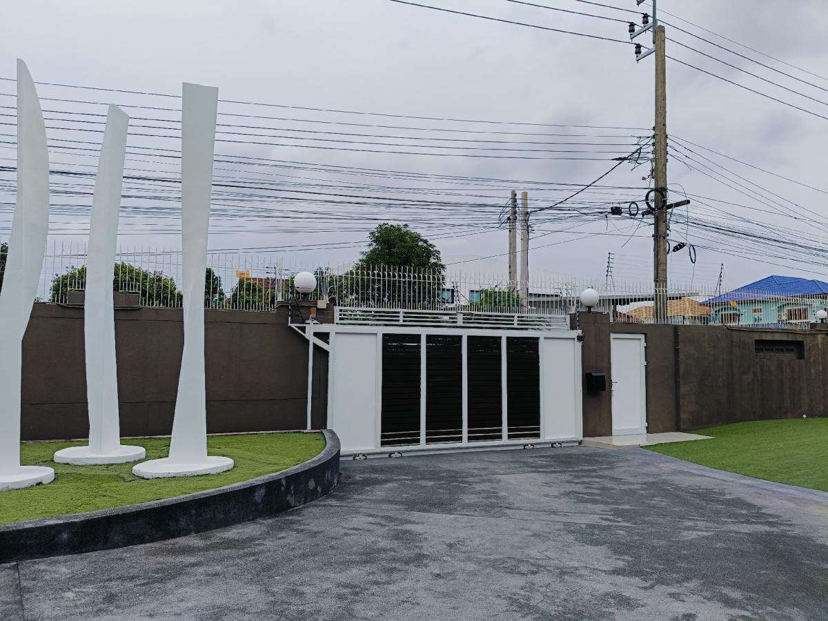 For SaleHouseYothinpattana,CDC : For Sale 95 M House for sale, Mai Lap house for sale, 2 large buildings on an area of ​​669 sq m, usable area 2,256 sq m, Soi Mai Lap (Ram Intra 14, Intersection 20)