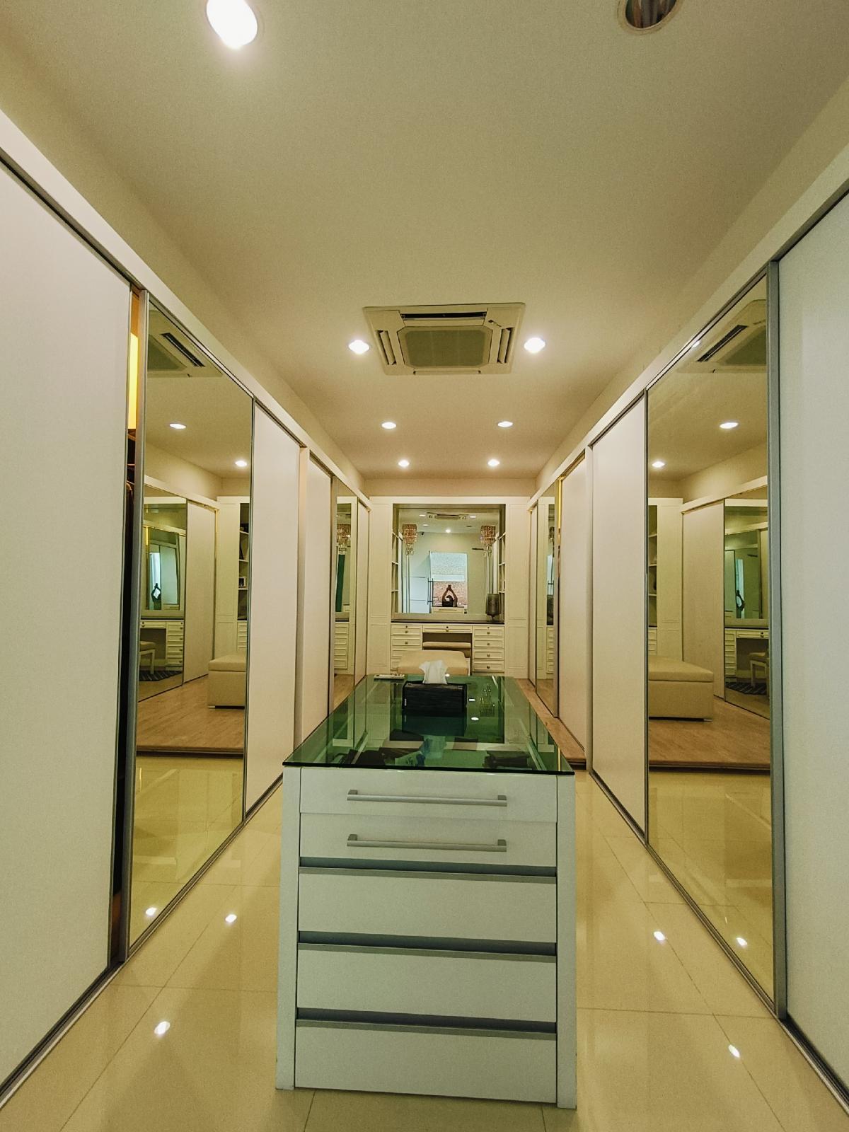 For SaleHouseYothinpattana,CDC : For Sale 95 M House for sale, Mai Lap house for sale, 2 large buildings on an area of ​​669 sq m, usable area 2,256 sq m, Soi Mai Lap (Ram Intra 14, Intersection 20)