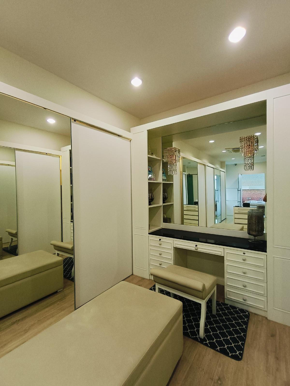 For SaleHouseYothinpattana,CDC : For Sale 95 M House for sale, Mai Lap house for sale, 2 large buildings on an area of ​​669 sq m, usable area 2,256 sq m, Soi Mai Lap (Ram Intra 14, Intersection 20)