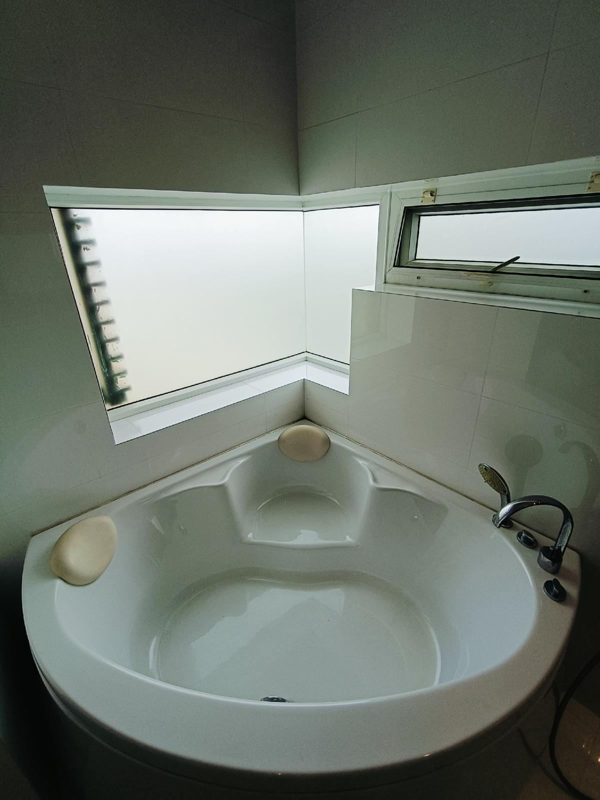 For SaleHouseYothinpattana,CDC : For Sale 95 M House for sale, Mai Lap house for sale, 2 large buildings on an area of ​​669 sq m, usable area 2,256 sq m, Soi Mai Lap (Ram Intra 14, Intersection 20)