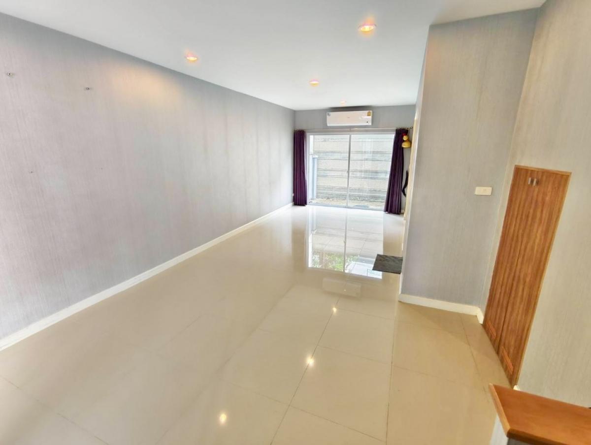 For RentTownhomeChaengwatana, Muangthong : Townhome for rent, can be used as an office, THE PLANT CITI Chaengwattana-Muang Thong, very good location, convenient transportation, next to 2 expressways, one house for business and living, 3 bedrooms, 3 bathrooms, 20 sq.wa. FOR RENT! HomeOffice 3 bedro