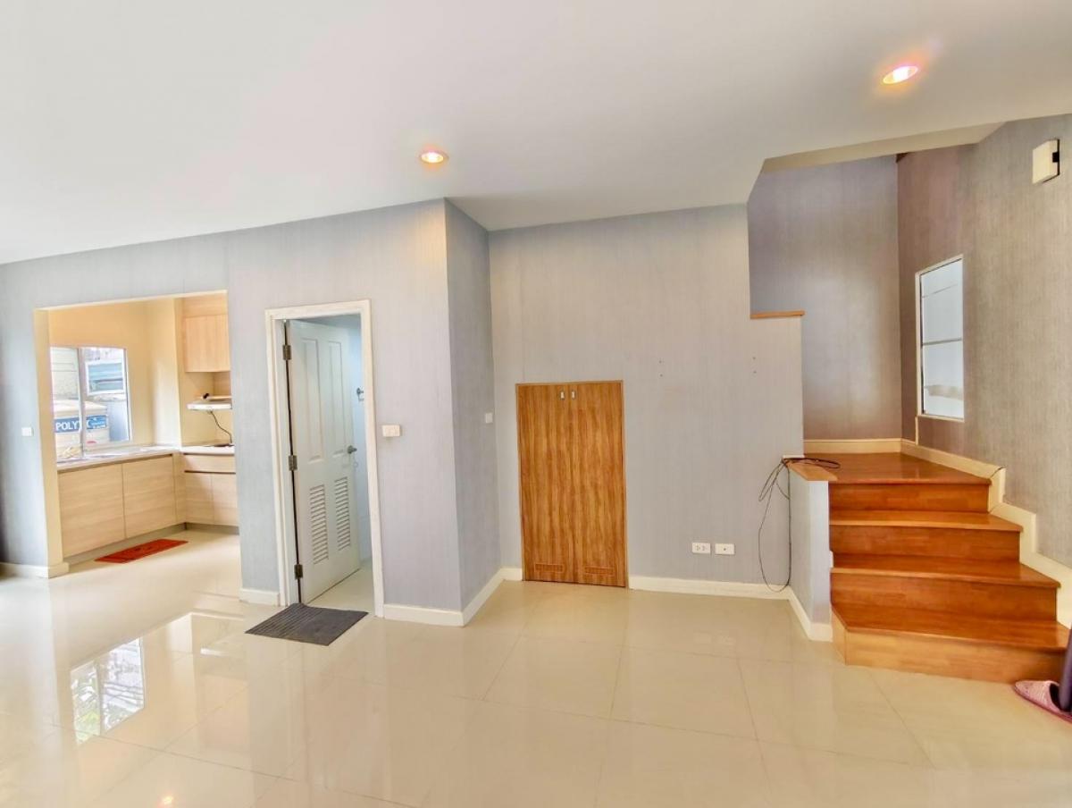 For RentTownhomeChaengwatana, Muangthong : Townhome for rent, can be used as an office, THE PLANT CITI Chaengwattana-Muang Thong, very good location, convenient transportation, next to 2 expressways, one house for business and living, 3 bedrooms, 3 bathrooms, 20 sq.wa. FOR RENT! HomeOffice 3 bedro