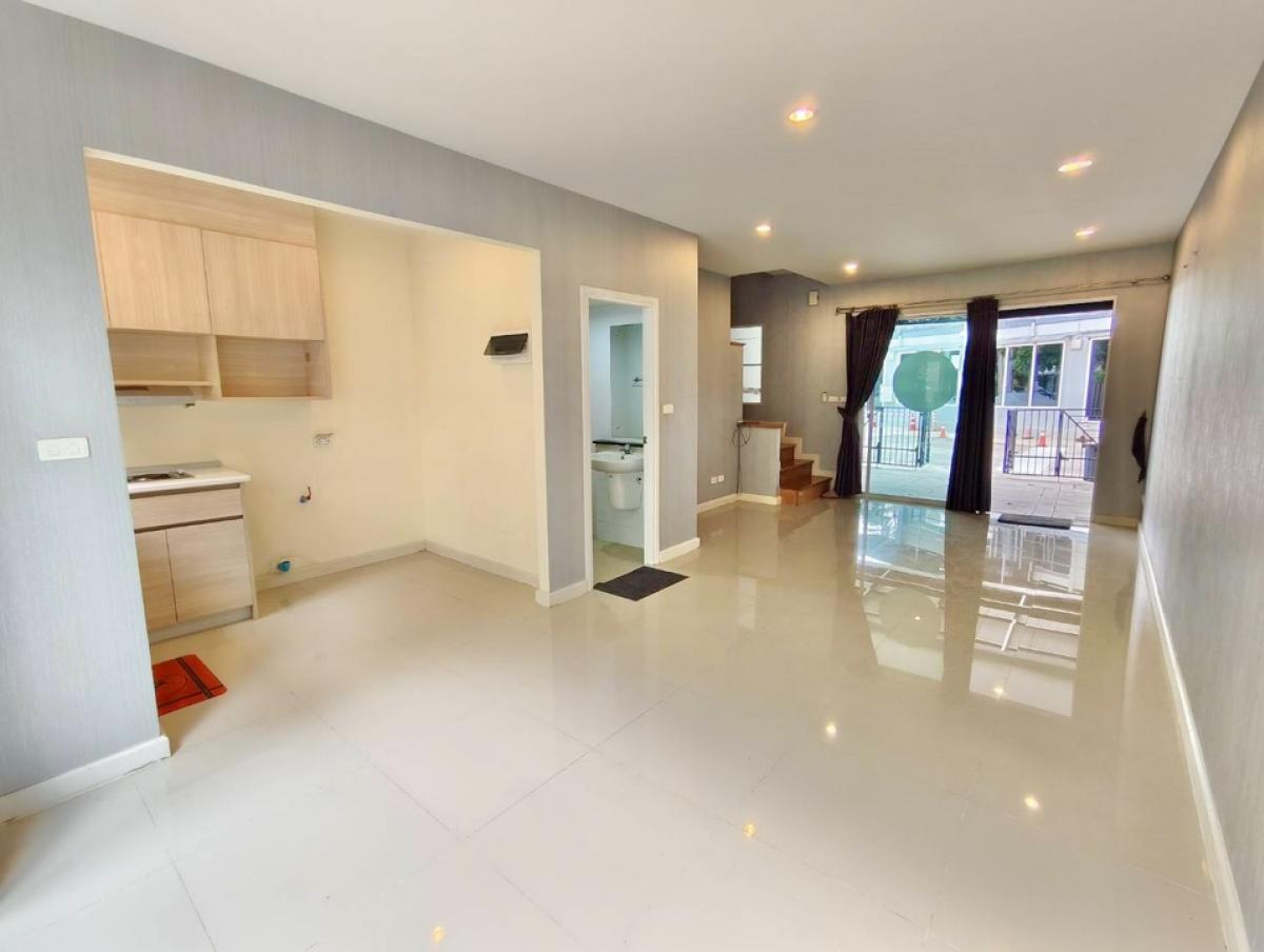 For RentTownhomeChaengwatana, Muangthong : Townhome for rent, can be used as an office, THE PLANT CITI Chaengwattana-Muang Thong, very good location, convenient transportation, next to 2 expressways, one house for business and living, 3 bedrooms, 3 bathrooms, 20 sq.wa. FOR RENT! HomeOffice 3 bedro