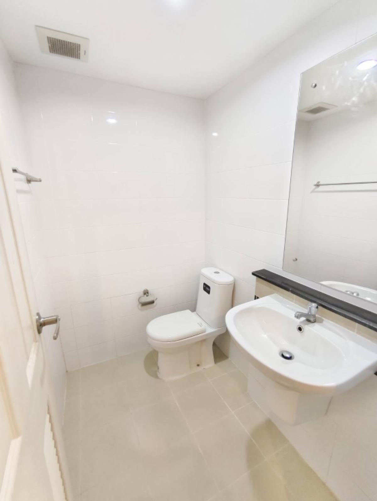 For RentTownhomeChaengwatana, Muangthong : Townhome for rent, can be used as an office, THE PLANT CITI Chaengwattana-Muang Thong, very good location, convenient transportation, next to 2 expressways, one house for business and living, 3 bedrooms, 3 bathrooms, 20 sq.wa. FOR RENT! HomeOffice 3 bedro