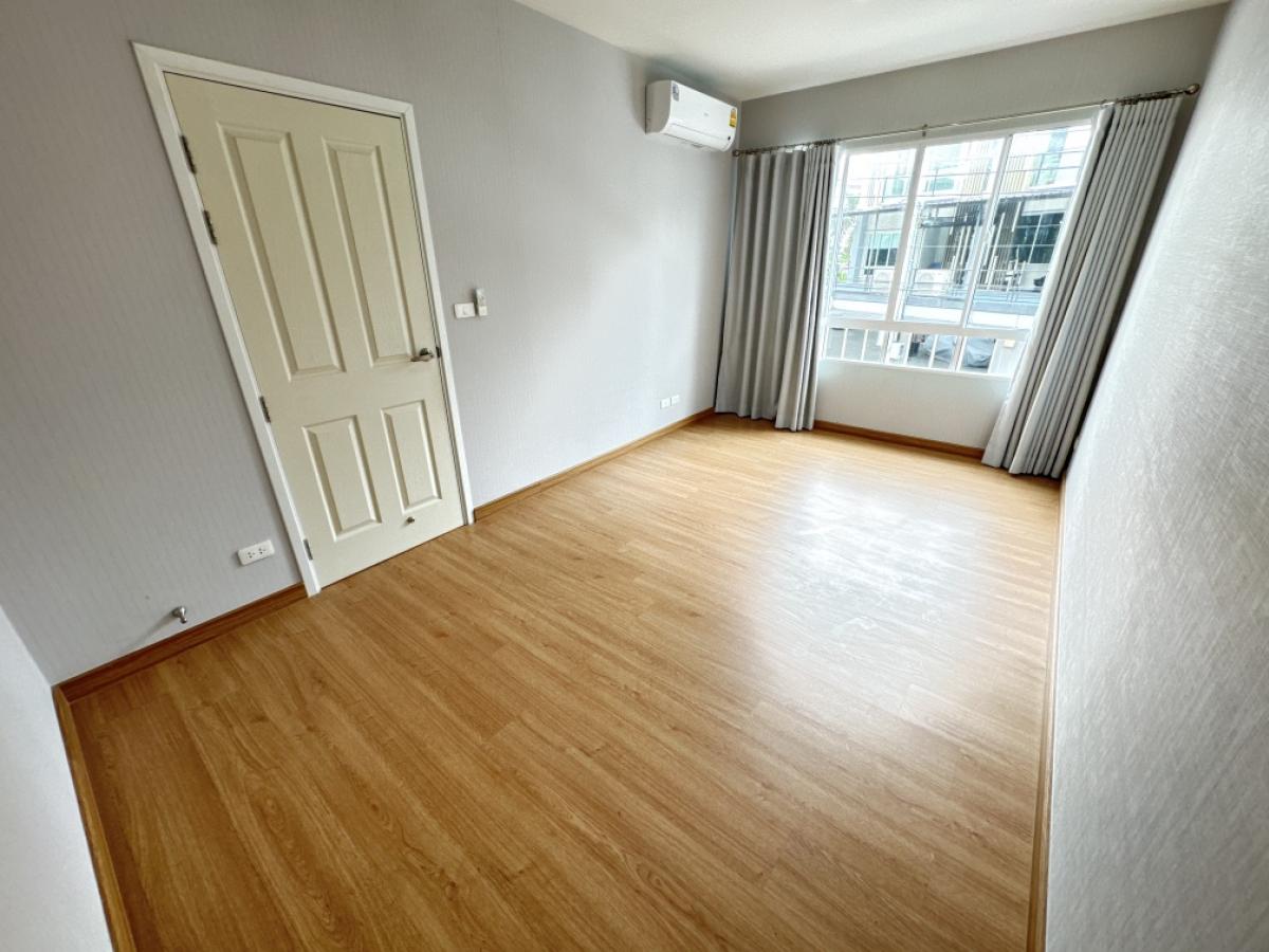 For RentTownhomeChaengwatana, Muangthong : Townhome for rent, can be used as an office, THE PLANT CITI Chaengwattana-Muang Thong, very good location, convenient transportation, next to 2 expressways, one house for business and living, 3 bedrooms, 3 bathrooms, 20 sq.wa. FOR RENT! HomeOffice 3 bedro