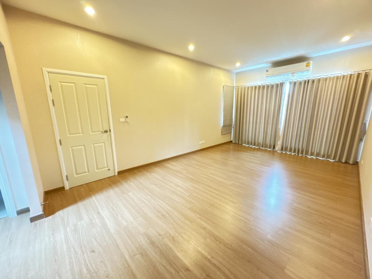 For RentTownhomeChaengwatana, Muangthong : Townhome for rent, can be used as an office, THE PLANT CITI Chaengwattana-Muang Thong, very good location, convenient transportation, next to 2 expressways, one house for business and living, 3 bedrooms, 3 bathrooms, 20 sq.wa. FOR RENT! HomeOffice 3 bedro