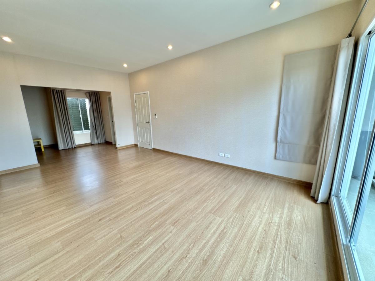 For RentTownhomeChaengwatana, Muangthong : Townhome for rent, can be used as an office, THE PLANT CITI Chaengwattana-Muang Thong, very good location, convenient transportation, next to 2 expressways, one house for business and living, 3 bedrooms, 3 bathrooms, 20 sq.wa. FOR RENT! HomeOffice 3 bedro