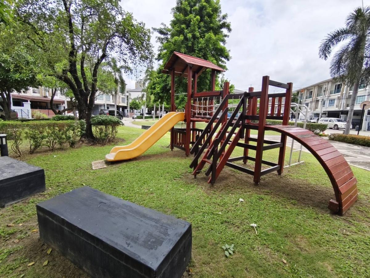 For RentTownhomeChaengwatana, Muangthong : Townhome for rent, can be used as an office, THE PLANT CITI Chaengwattana-Muang Thong, very good location, convenient transportation, next to 2 expressways, one house for business and living, 3 bedrooms, 3 bathrooms, 20 sq.wa. FOR RENT! HomeOffice 3 bedro