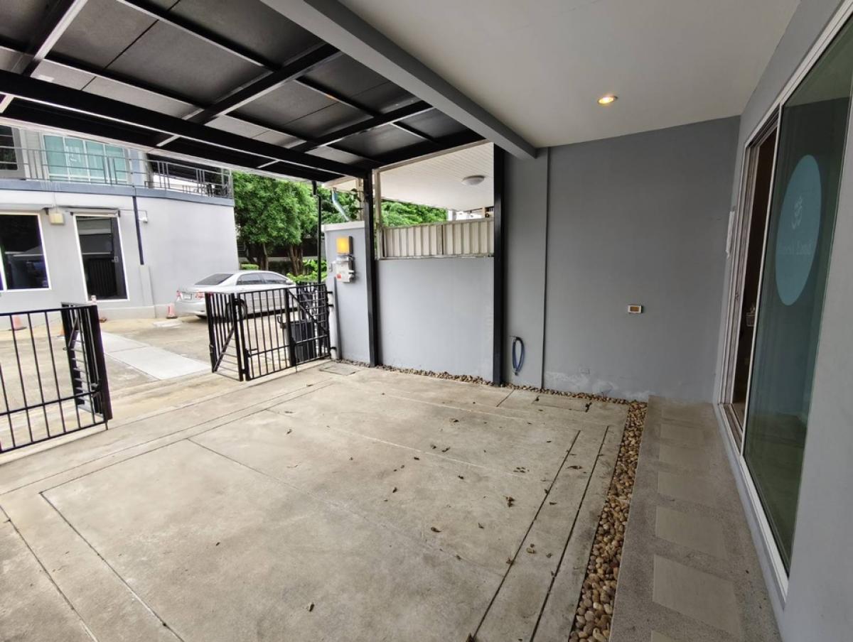 For RentTownhomeChaengwatana, Muangthong : Townhome for rent, can be used as an office, THE PLANT CITI Chaengwattana-Muang Thong, very good location, convenient transportation, next to 2 expressways, one house for business and living, 3 bedrooms, 3 bathrooms, 20 sq.wa. FOR RENT! HomeOffice 3 bedro