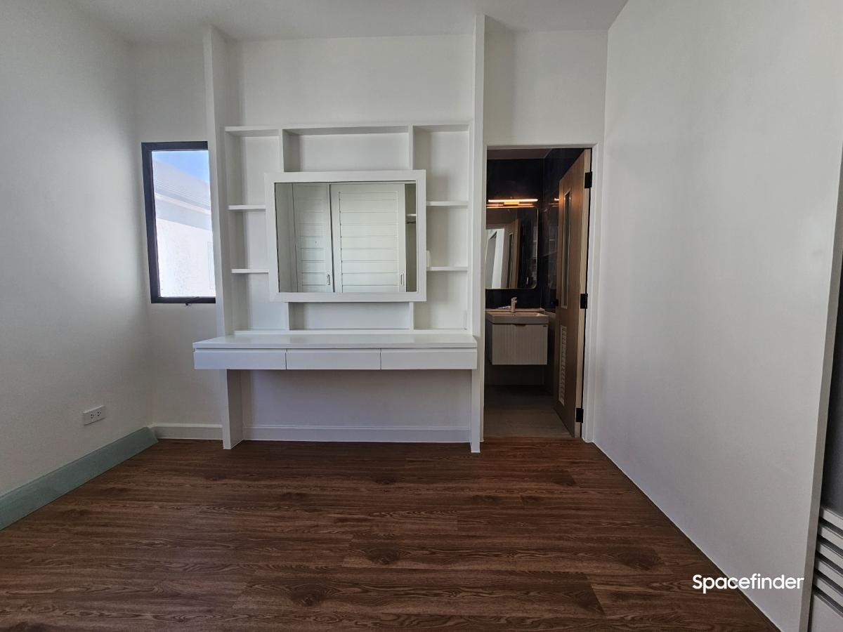 ขายทาวน์โฮมรามคำแหง หัวหมาก : ขายบ้านทำเล พระราม 9 ใกล้ The Nineขนาด 20 ตร.วา หน้ากว้าง 5 เมตร แบบ 3 ห้องนอน 3 ห้องน้ำ Renovate แล้ว บ้านหัวมุมเจ้าของขายเอง ราคา 8.9 ล้านรบกวนติดต่อ 0610474444