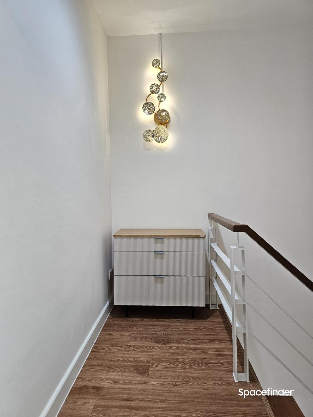 ขายทาวน์โฮมรามคำแหง หัวหมาก : ขายบ้านทำเล พระราม 9 ใกล้ The Nineขนาด 20 ตร.วา หน้ากว้าง 5 เมตร แบบ 3 ห้องนอน 3 ห้องน้ำ Renovate แล้ว บ้านหัวมุมเจ้าของขายเอง ราคา 8.9 ล้านรบกวนติดต่อ 0610474444