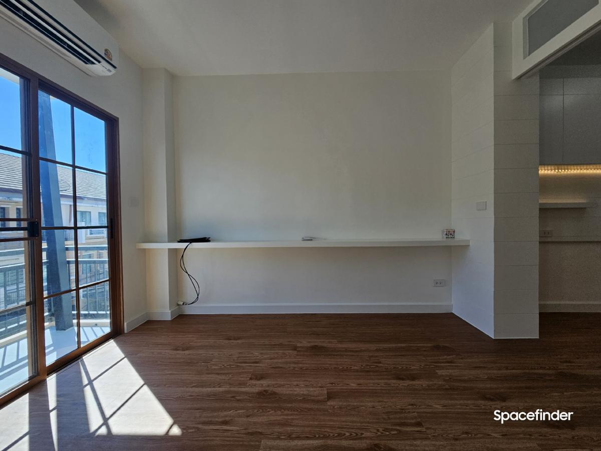 ขายทาวน์โฮมรามคำแหง หัวหมาก : ขายบ้านทำเล พระราม 9 ใกล้ The Nineขนาด 20 ตร.วา หน้ากว้าง 5 เมตร แบบ 3 ห้องนอน 3 ห้องน้ำ Renovate แล้ว บ้านหัวมุมเจ้าของขายเอง ราคา 8.9 ล้านรบกวนติดต่อ 0610474444