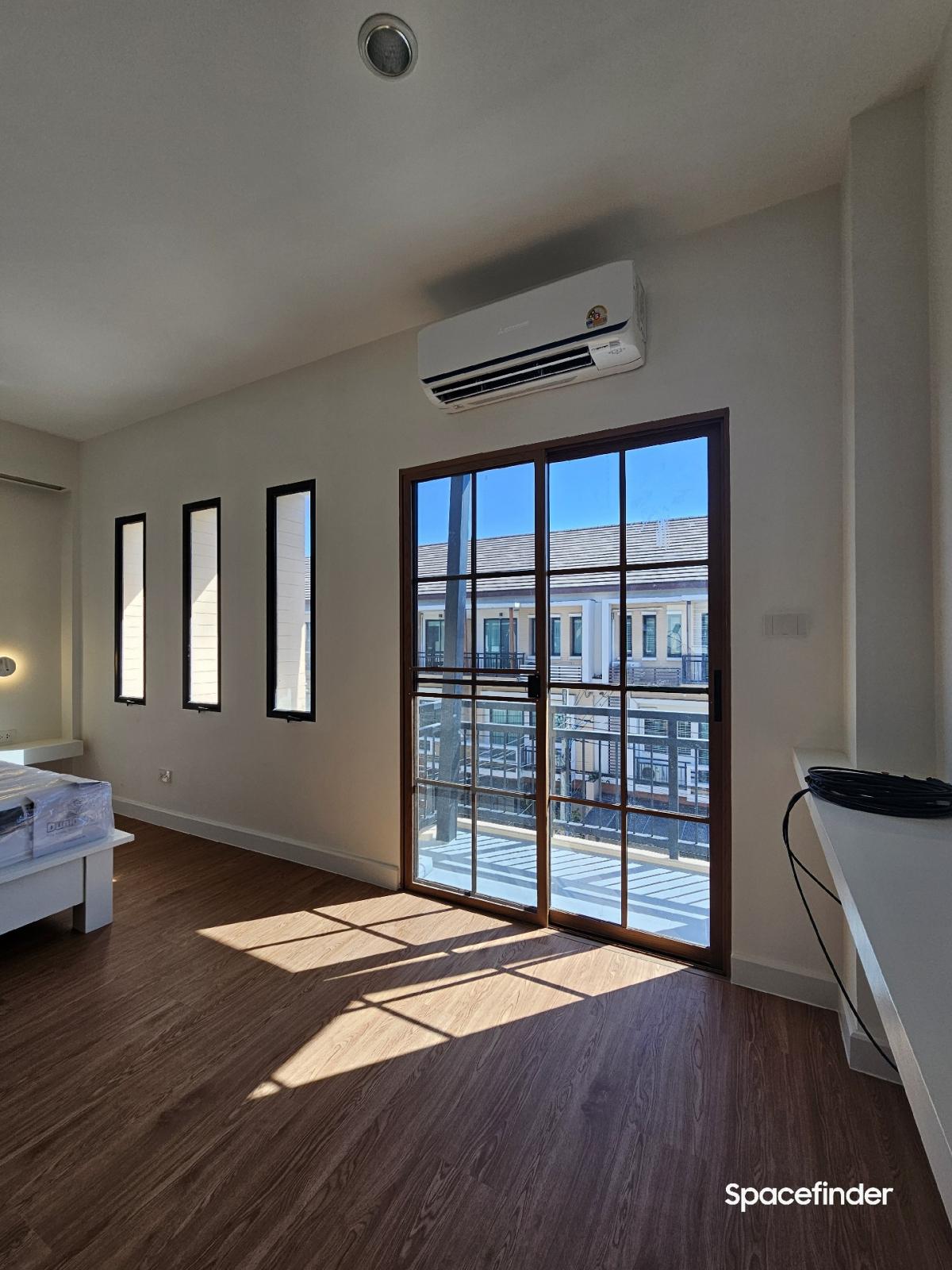 ขายทาวน์โฮมรามคำแหง หัวหมาก : ขายบ้านทำเล พระราม 9 ใกล้ The Nineขนาด 20 ตร.วา หน้ากว้าง 5 เมตร แบบ 3 ห้องนอน 3 ห้องน้ำ Renovate แล้ว บ้านหัวมุมเจ้าของขายเอง ราคา 8.9 ล้านรบกวนติดต่อ 0610474444