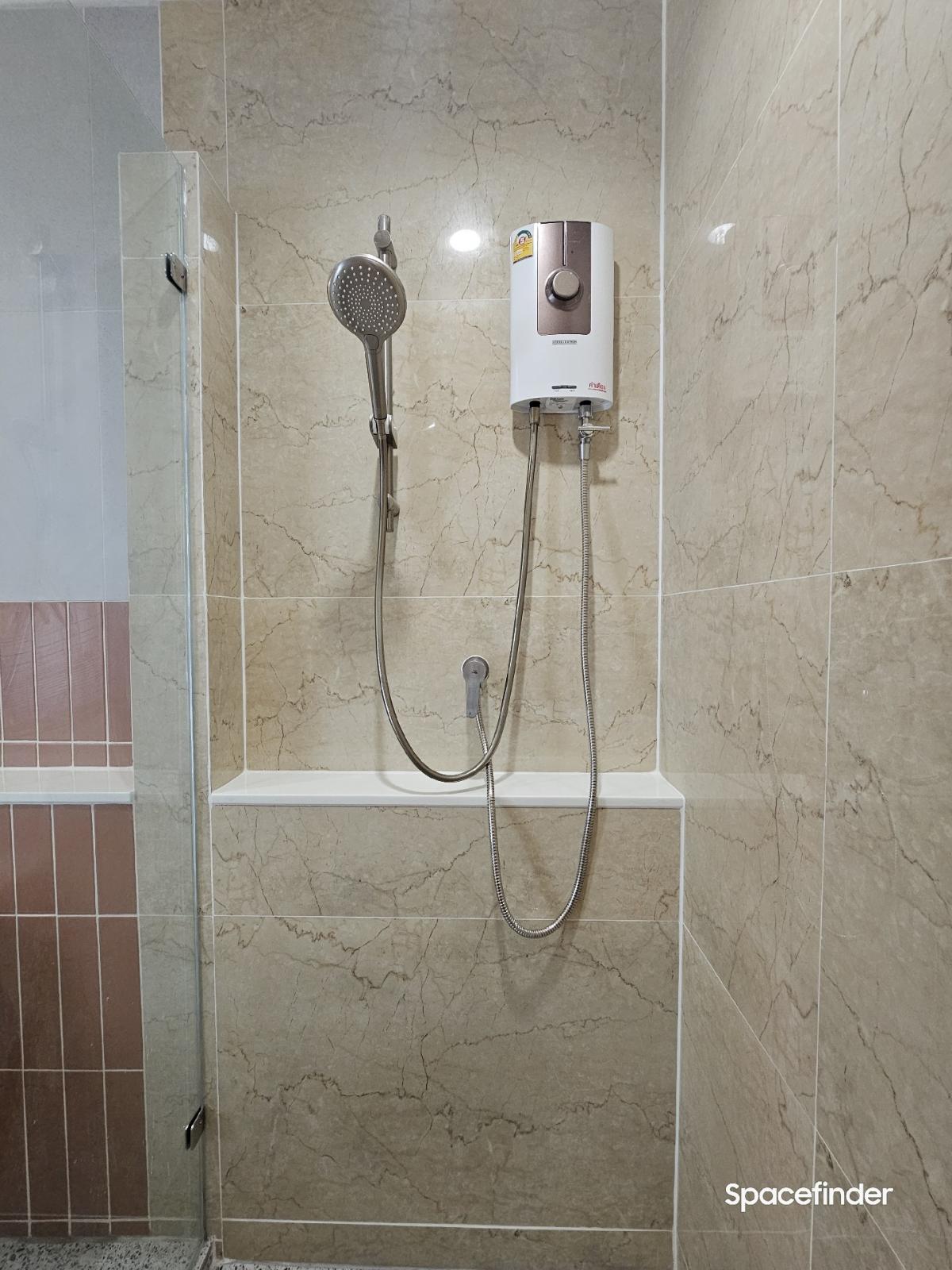 ขายทาวน์โฮมรามคำแหง หัวหมาก : ขายบ้านทำเล พระราม 9 ใกล้ The Nineขนาด 20 ตร.วา หน้ากว้าง 5 เมตร แบบ 3 ห้องนอน 3 ห้องน้ำ Renovate แล้ว บ้านหัวมุมเจ้าของขายเอง ราคา 8.9 ล้านรบกวนติดต่อ 0610474444