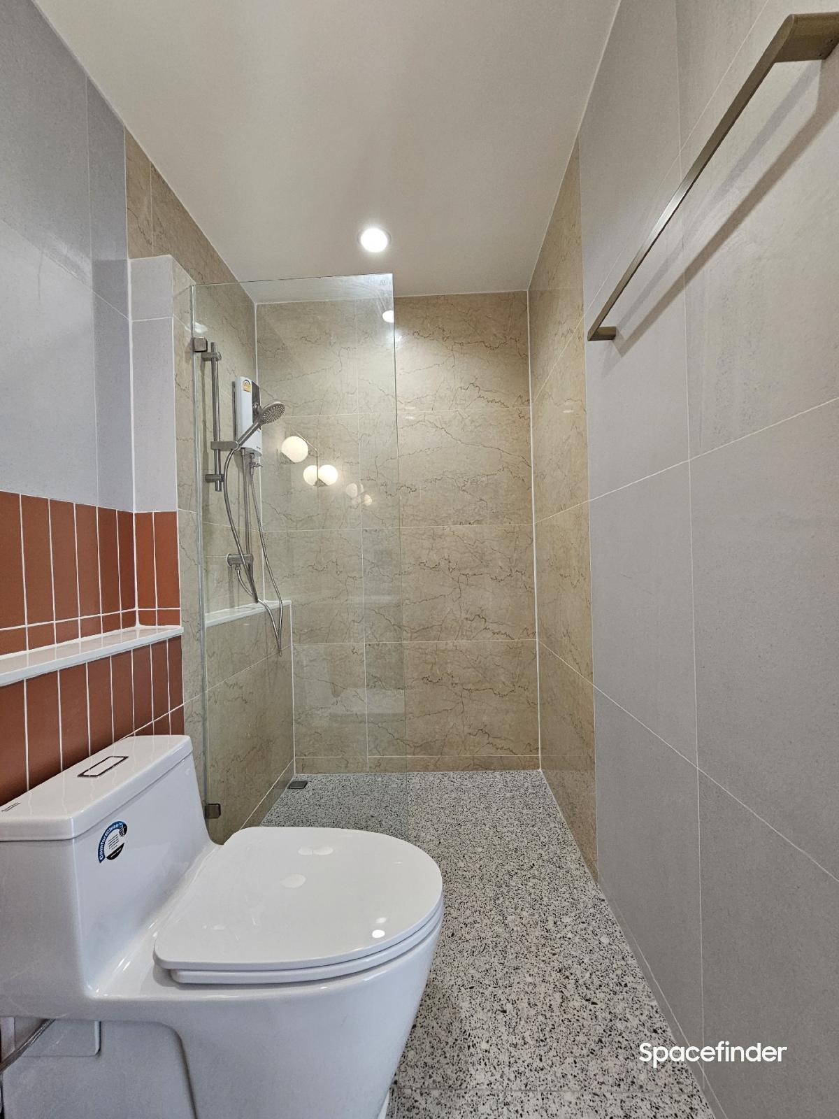 ขายทาวน์โฮมรามคำแหง หัวหมาก : ขายบ้านทำเล พระราม 9 ใกล้ The Nineขนาด 20 ตร.วา หน้ากว้าง 5 เมตร แบบ 3 ห้องนอน 3 ห้องน้ำ Renovate แล้ว บ้านหัวมุมเจ้าของขายเอง ราคา 8.9 ล้านรบกวนติดต่อ 0610474444