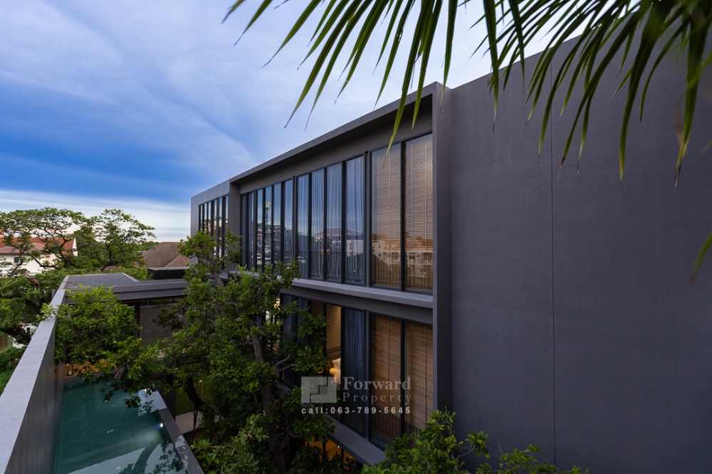 ขายบ้านโชคชัย4 ลาดพร้าว71 : บ้านเดี่ยว 3 ชั้น Unique Luxury นาคนิวาส  Central Eastville   พร้อมสระว่ายน้ำ  ตกแต่งครบพร้อมเฟอร์  125 ล้านบาท