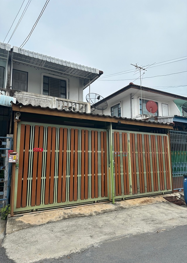 For SaleTownhomeEakachai, Bang Bon : Urgent sale of a semi-detached house (empty house), 2 floors, area 25 sq m, Phra Pin 5 Village, near the entrance-exit of the expressway, Bang Khun Thian, Bangkok and Central Rama 2, Bang Pakok 8 Hospital, Bang Bon District, Bangkok