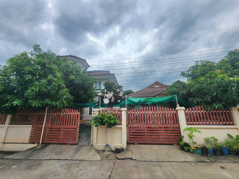 ขายบ้านลาดกระบัง สุวรรณภูมิ : พื้นที่ใหญ่มากเหมาะสำหรับครอบครัวใหญ่!! บ้านเดี่ยว​ 2ชั้น​ และ​ บ้านชั้นเดียว​ 2หลัง​ หมู่บ้านบึงบัว​ ที่ดินรวม 119 ตร.วา​