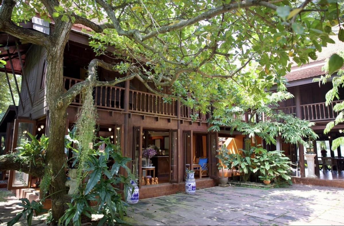 For SaleHouseNakhon Pathom : For sale: Thai style house, cafe, Nakhon Pathom, 9 rai of land