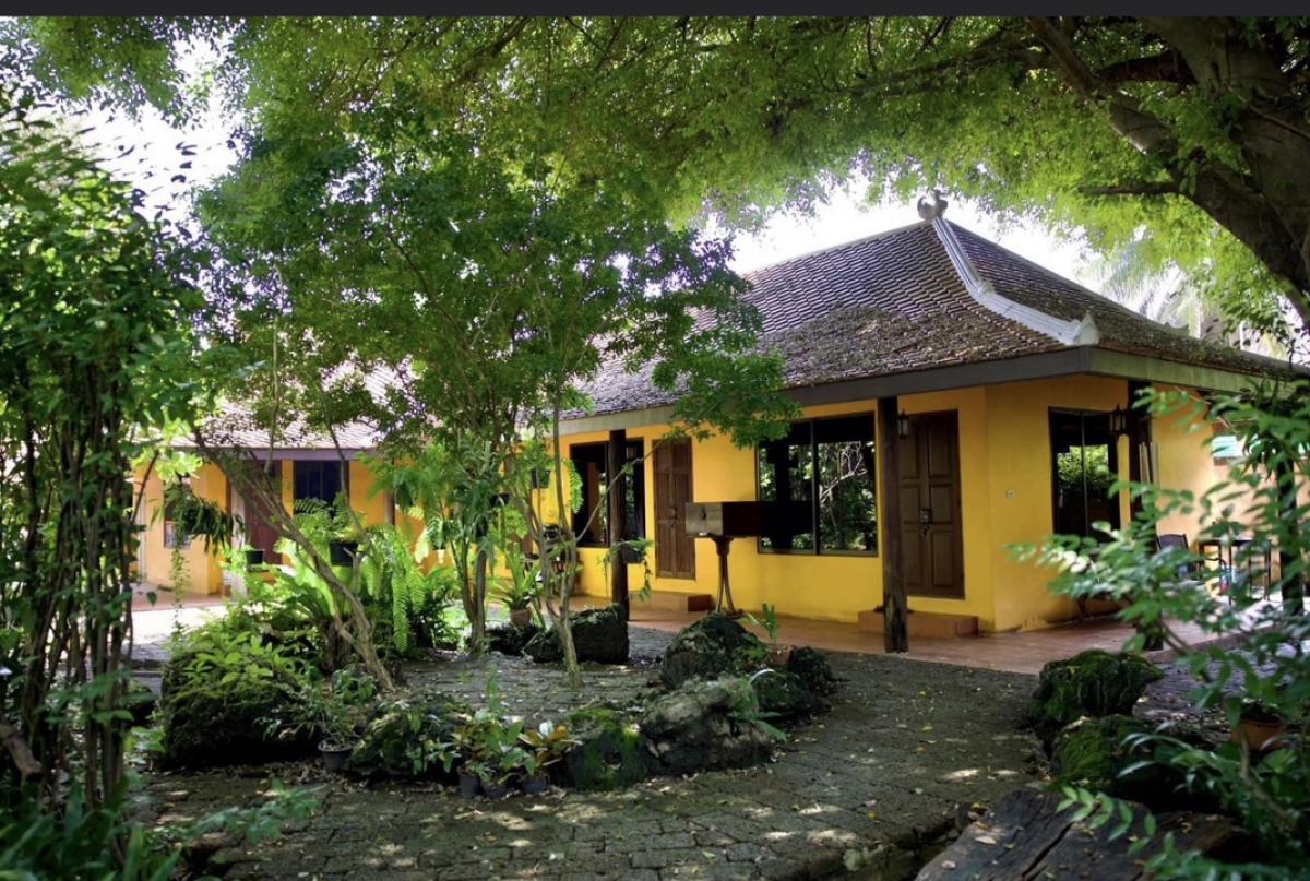 For SaleHouseNakhon Pathom : For sale: Thai style house, cafe, Nakhon Pathom, 9 rai of land