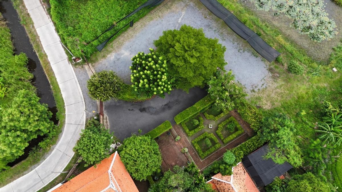 For SaleHouseNakhon Pathom : For sale: Thai style house, cafe, Nakhon Pathom, 9 rai of land