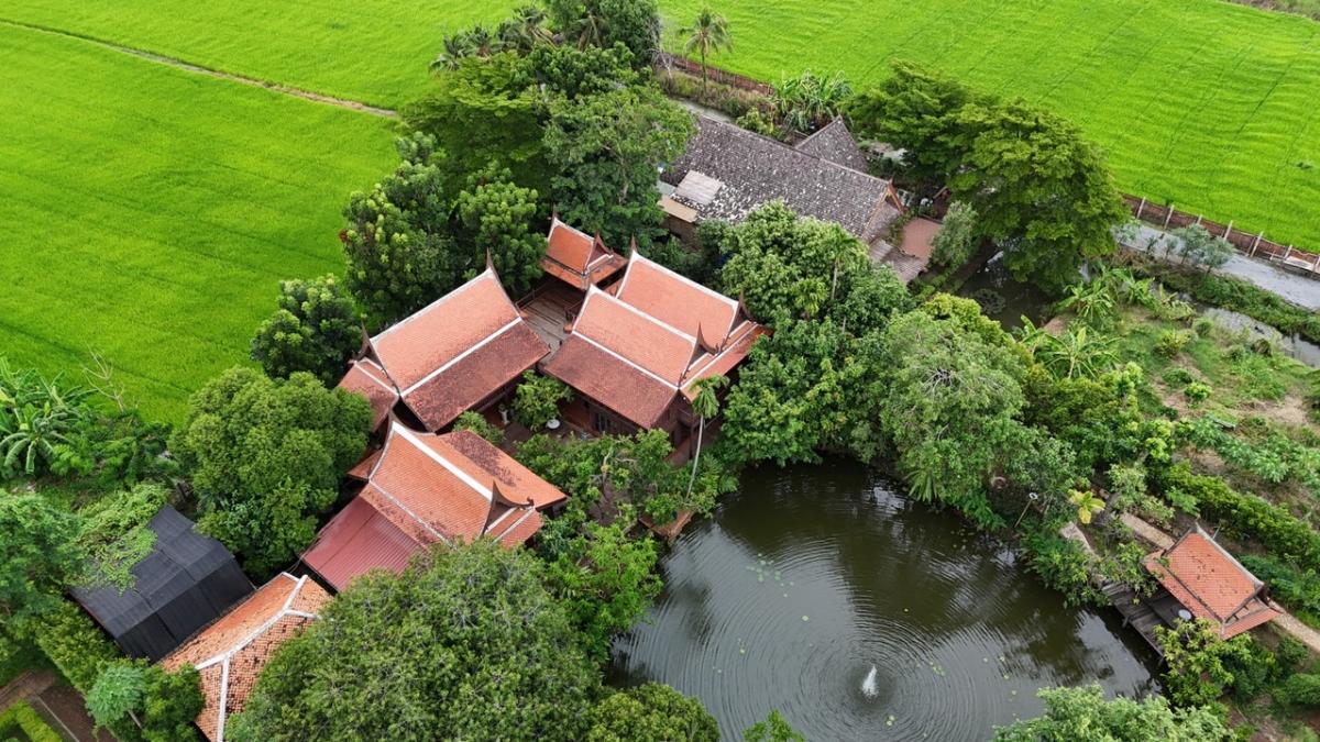 For SaleHouseNakhon Pathom : For sale: Thai style house, cafe, Nakhon Pathom, 9 rai of land