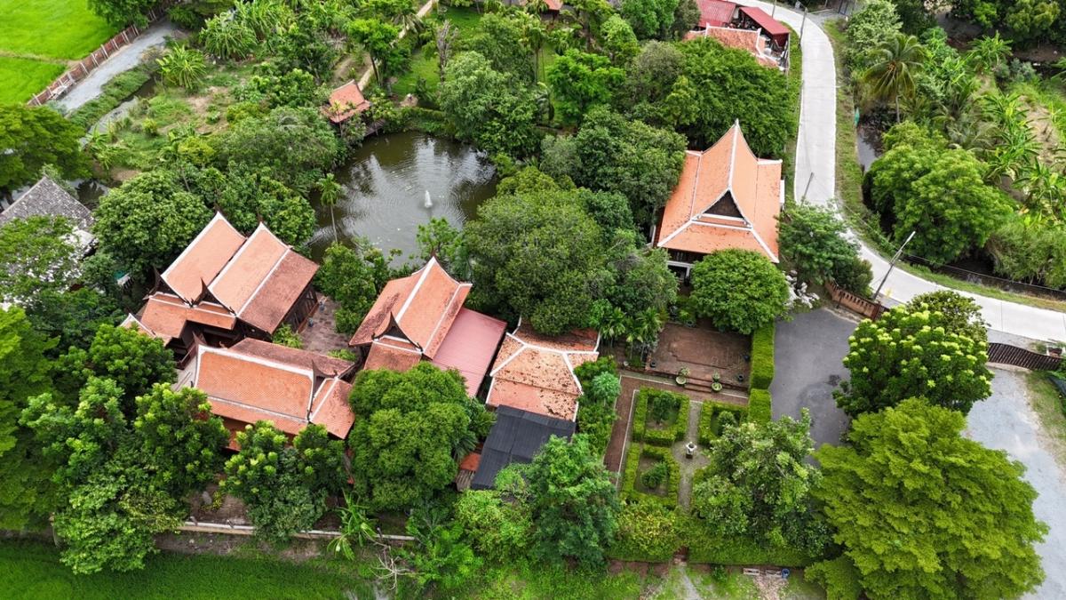 For SaleHouseNakhon Pathom : For sale: Thai style house, cafe, Nakhon Pathom, 9 rai of land