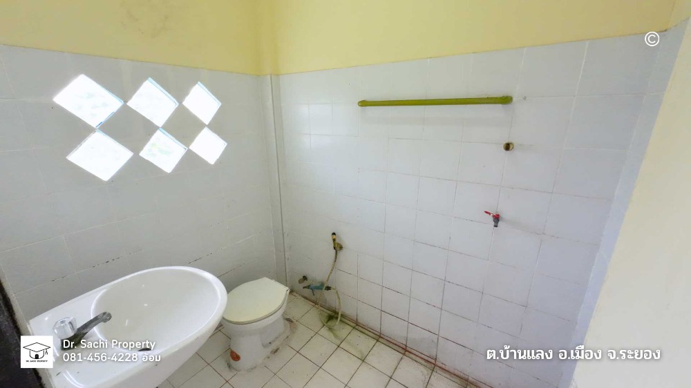 ขายอาคารพาณิชย์ระยอง : ขายด่วน อาคารพาณิชย์ 3 ชั้น 20 ตรว. ตรงข้าม รร.ระยองปัญญานุกูล