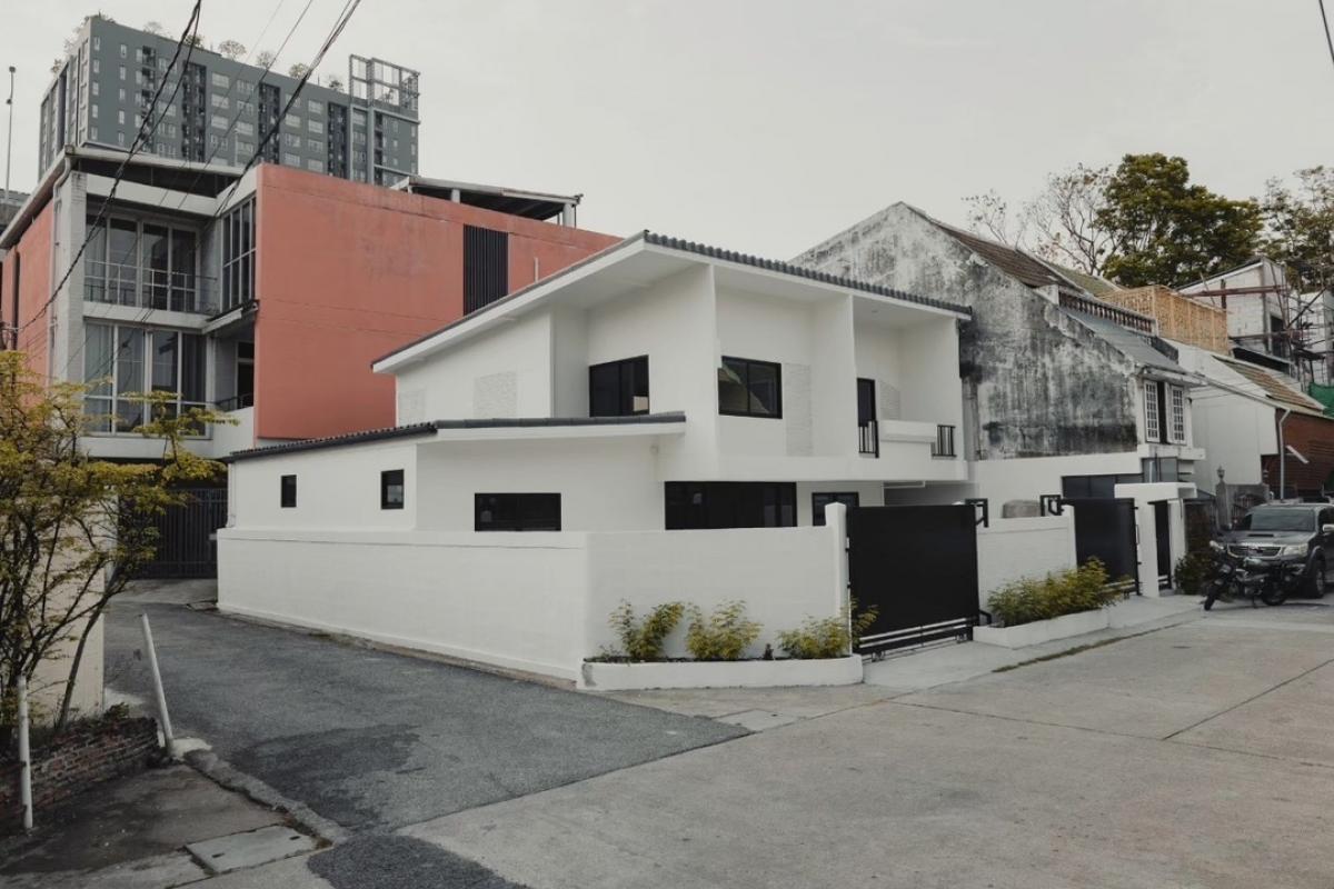 ขายบ้านพัฒนาการ ศรีนครินทร์ : ขายบ้านเดี่ยว พัฒนาการ12  ทำค่าเฟ่/ออฟฟิศได้ 60ตร.วา. 3ห้องนอน 3น้ำ 3จอดรถ บ้านแต่งใหม่ สไตล์วินเทจ