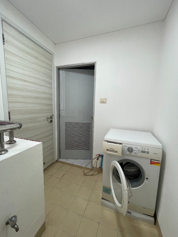 For SaleCondoSukhumvit, Asoke, Thonglor : Sell with tenant til January 26
Fullerton Sukhumvit 3 bedrooms, fully furnished with amenities.