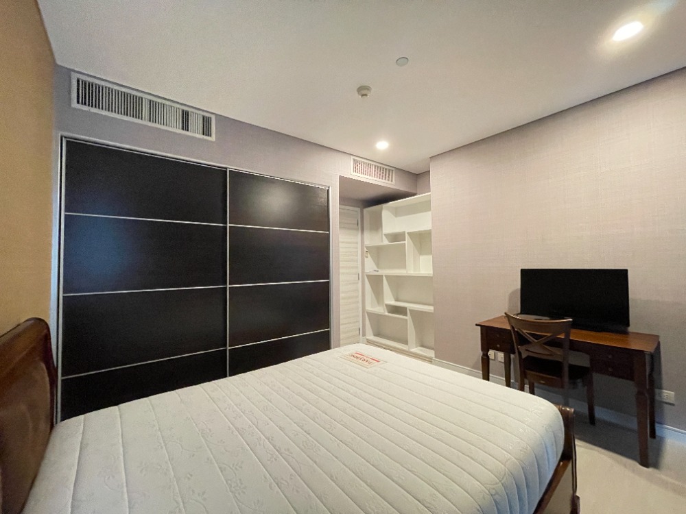 For SaleCondoSukhumvit, Asoke, Thonglor : Sell with tenant til January 26
Fullerton Sukhumvit 3 bedrooms, fully furnished with amenities.