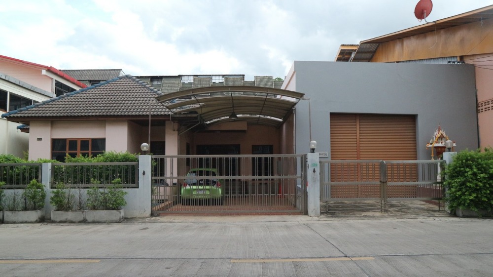 ขายบ้านบางแค เพชรเกษม : ขายด่วนบ้านเดี่ยว บ้านสร้างเองตกแต่งสวย (120 ตรว.) ติดถนน 2 ด้าน พร้อมโกดังเก็บสินค้า ซอยเพชรเกษม 114