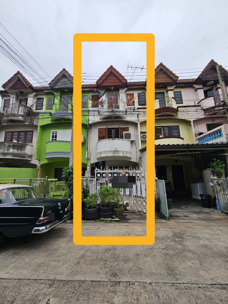 For SaleTownhomeMahachai Samut Sakhon : 3-story townhome for sale, Pongsirichai Village 1 (Baan Pongsirichai 1), near Phutthamonthon Sai 4, next to Phetkasem Road. Traveling is very convenient.