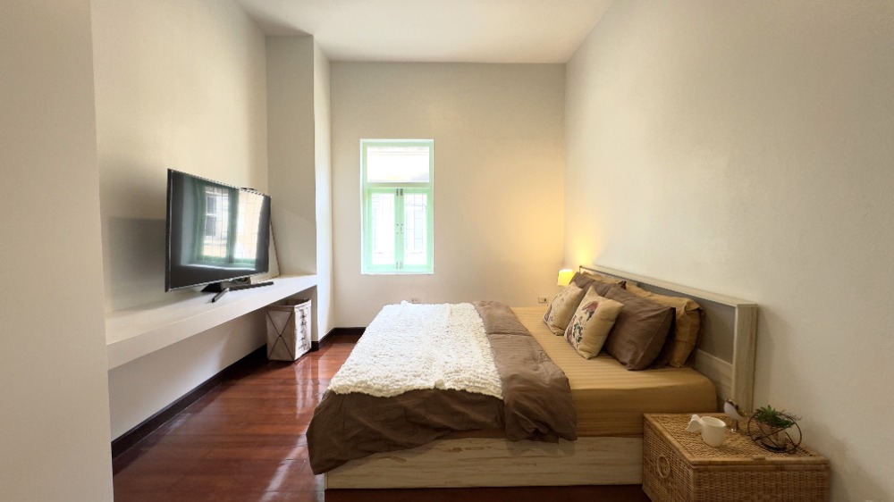 ให้เช่าทาวน์โฮมสีลม ศาลาแดง บางรัก : ให้เช่า ทาวน์เฮ้าส์ 2 ชั้น หลังมุม รีโนเวทใหม่ทั้งหลัง แต่งครบพร้อมอยู่ ย่านสุรวงศ์-สีลม-บางรัก-เจริญกรุง 3ห้องนอน 2ห้องน้ำ 150ตร.ว. ใกล้ BTSสุรศักดิ์ 出租，2層聯排別墅，轉角單位，全新裝修。裝潢完畢，可入住Surawong-Silom-Bang Rak-Charoen Krung 地區，