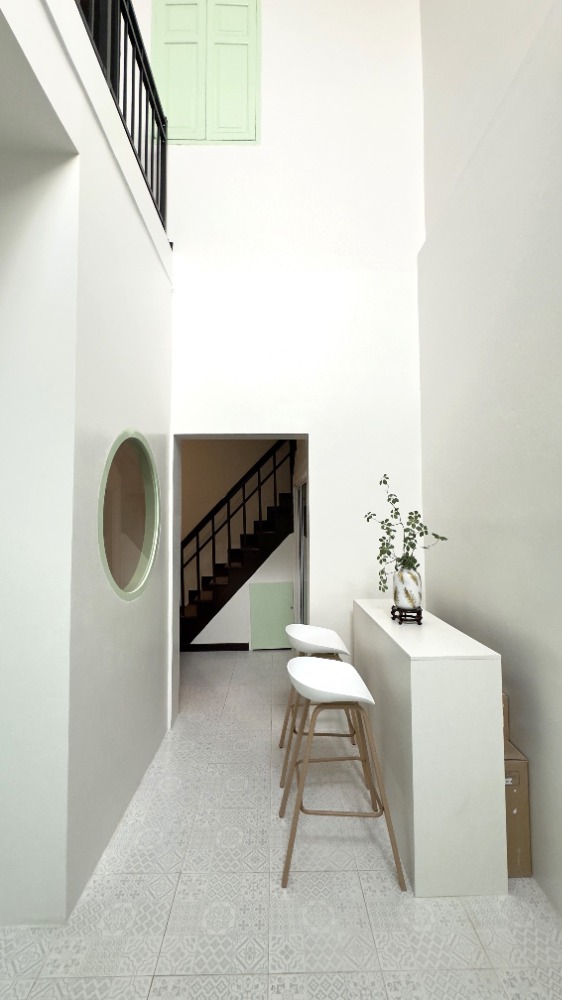 ให้เช่าทาวน์โฮมสีลม ศาลาแดง บางรัก : ให้เช่า ทาวน์เฮ้าส์ 2 ชั้น หลังมุม รีโนเวทใหม่ทั้งหลัง แต่งครบพร้อมอยู่ ย่านสุรวงศ์-สีลม-บางรัก-เจริญกรุง 3ห้องนอน 2ห้องน้ำ 150ตร.ว. ใกล้ BTSสุรศักดิ์ 出租，2層聯排別墅，轉角單位，全新裝修。裝潢完畢，可入住Surawong-Silom-Bang Rak-Charoen Krung 地區，