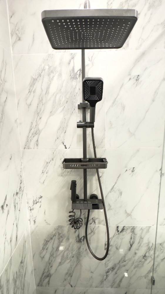 For RentTownhomeSathorn, Narathiwat : For rent, 2-story townhouse, corner unit, completely renovated. Fully decorated and ready to move in Surawong-Silom-Bang Rak-Charoen Krung area, 3 bedrooms, 2 bathrooms, 150 sq m., near BTS Surasak. 出租，2層聯排別墅，轉角單位，全新裝修。裝