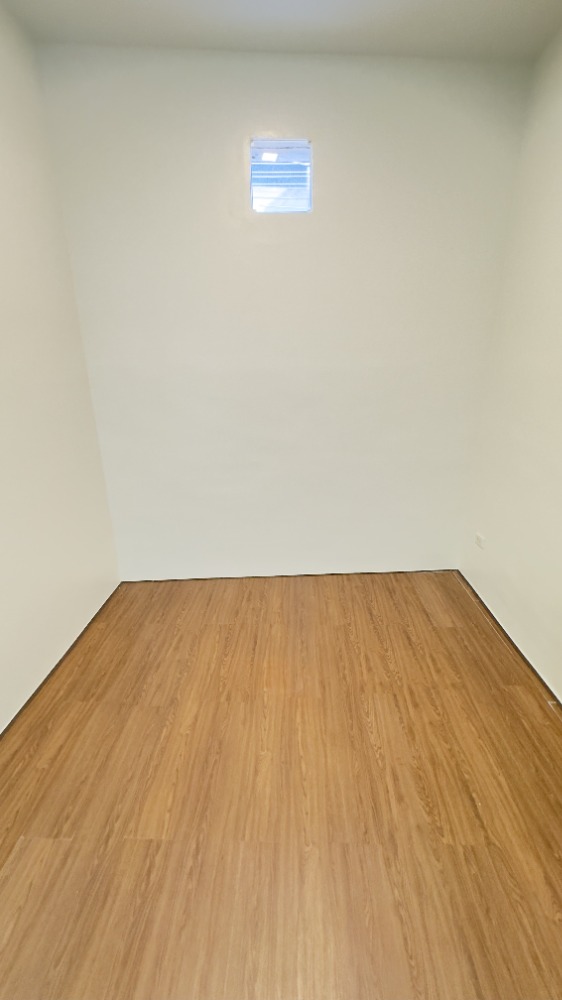 For RentTownhomeSathorn, Narathiwat : For rent, 2-story townhouse, corner unit, completely renovated. Fully decorated and ready to move in Surawong-Silom-Bang Rak-Charoen Krung area, 3 bedrooms, 2 bathrooms, 150 sq m., near BTS Surasak. 出租，2層聯排別墅，轉角單位，全新裝修。裝