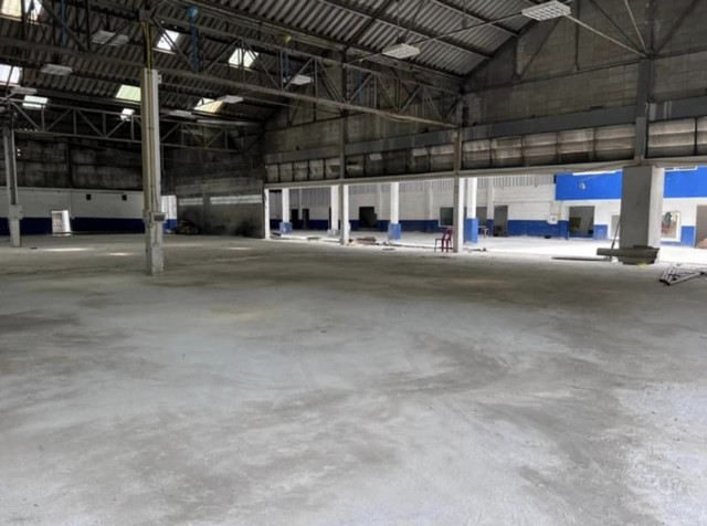 For RentWarehouseOnnut, Udomsuk : RK515 car garage for rent The floor has been adjusted already, water will not flood, 1,200 square meters, there is an office and worker housing, Udomsuk 51, near BTs Udomsuk, Mrt Sri Udom.