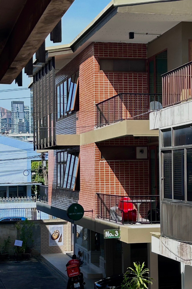 ให้เช่าคอนโดสุขุมวิท อโศก ทองหล่อ : Brown Brick Thonglor: Thonglor 20 2bed 2bath 100sqm. 75,000/mth Am: 0656199198