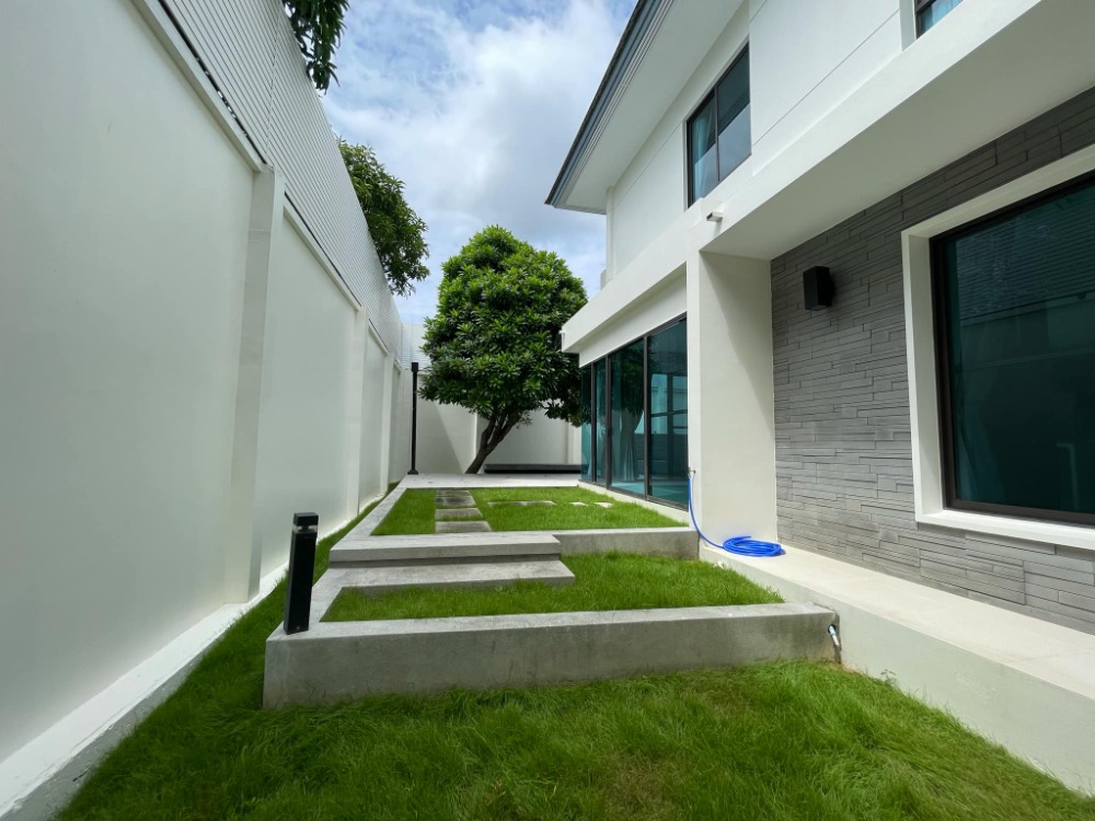 ขายบ้านรัตนาธิเบศร์ สนามบินน้ำ พระนั่งเกล้า : บ้านเดี่ยว หมู่บ้านลดาวัลย์ รัตนาธิเบศร์