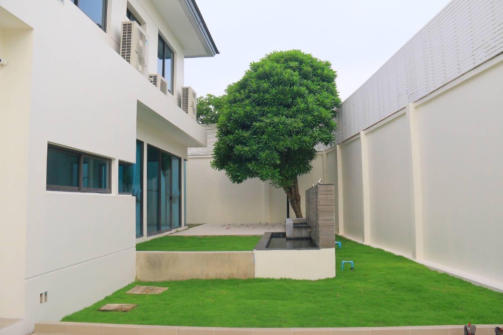 ขายบ้านรัตนาธิเบศร์ สนามบินน้ำ พระนั่งเกล้า : บ้านเดี่ยว หมู่บ้านลดาวัลย์ รัตนาธิเบศร์