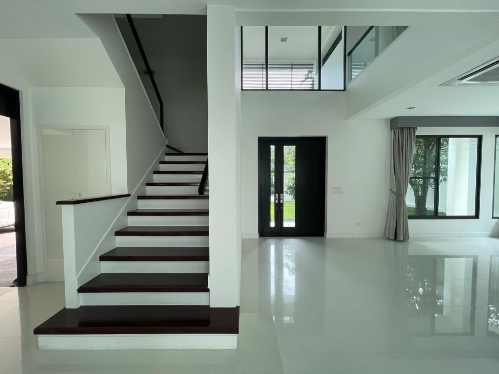 ขายบ้านรัตนาธิเบศร์ สนามบินน้ำ พระนั่งเกล้า : บ้านเดี่ยว หมู่บ้านลดาวัลย์ รัตนาธิเบศร์