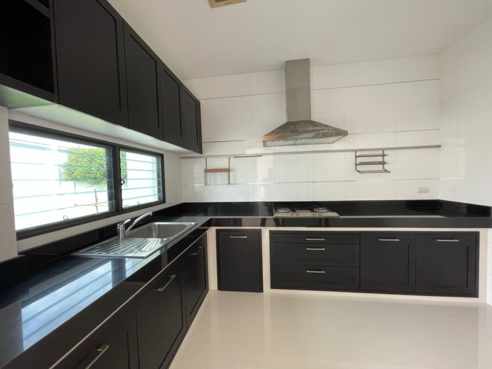 ขายบ้านรัตนาธิเบศร์ สนามบินน้ำ พระนั่งเกล้า : บ้านเดี่ยว หมู่บ้านลดาวัลย์ รัตนาธิเบศร์