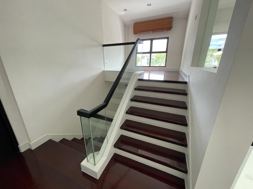 ขายบ้านรัตนาธิเบศร์ สนามบินน้ำ พระนั่งเกล้า : บ้านเดี่ยว หมู่บ้านลดาวัลย์ รัตนาธิเบศร์