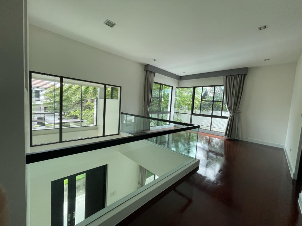 ขายบ้านรัตนาธิเบศร์ สนามบินน้ำ พระนั่งเกล้า : บ้านเดี่ยว หมู่บ้านลดาวัลย์ รัตนาธิเบศร์