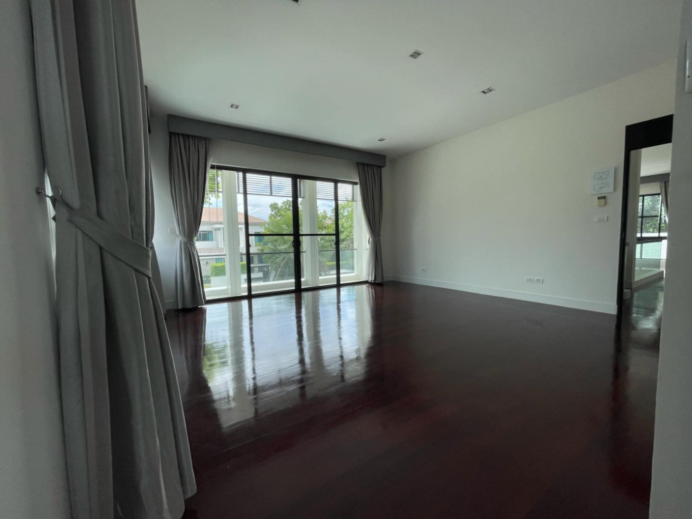 ขายบ้านรัตนาธิเบศร์ สนามบินน้ำ พระนั่งเกล้า : บ้านเดี่ยว หมู่บ้านลดาวัลย์ รัตนาธิเบศร์