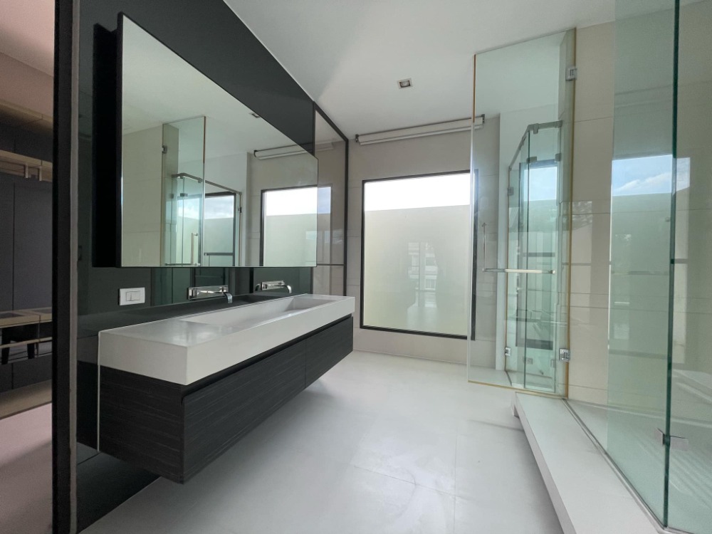 ขายบ้านรัตนาธิเบศร์ สนามบินน้ำ พระนั่งเกล้า : บ้านเดี่ยว หมู่บ้านลดาวัลย์ รัตนาธิเบศร์