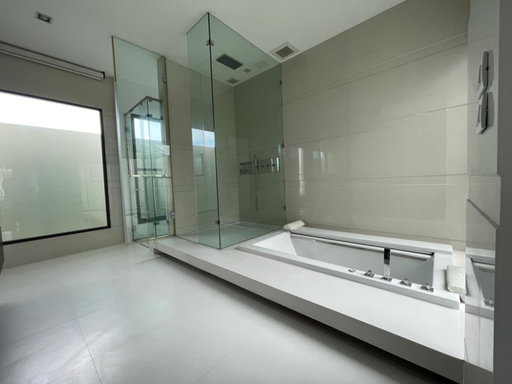 ขายบ้านรัตนาธิเบศร์ สนามบินน้ำ พระนั่งเกล้า : บ้านเดี่ยว หมู่บ้านลดาวัลย์ รัตนาธิเบศร์