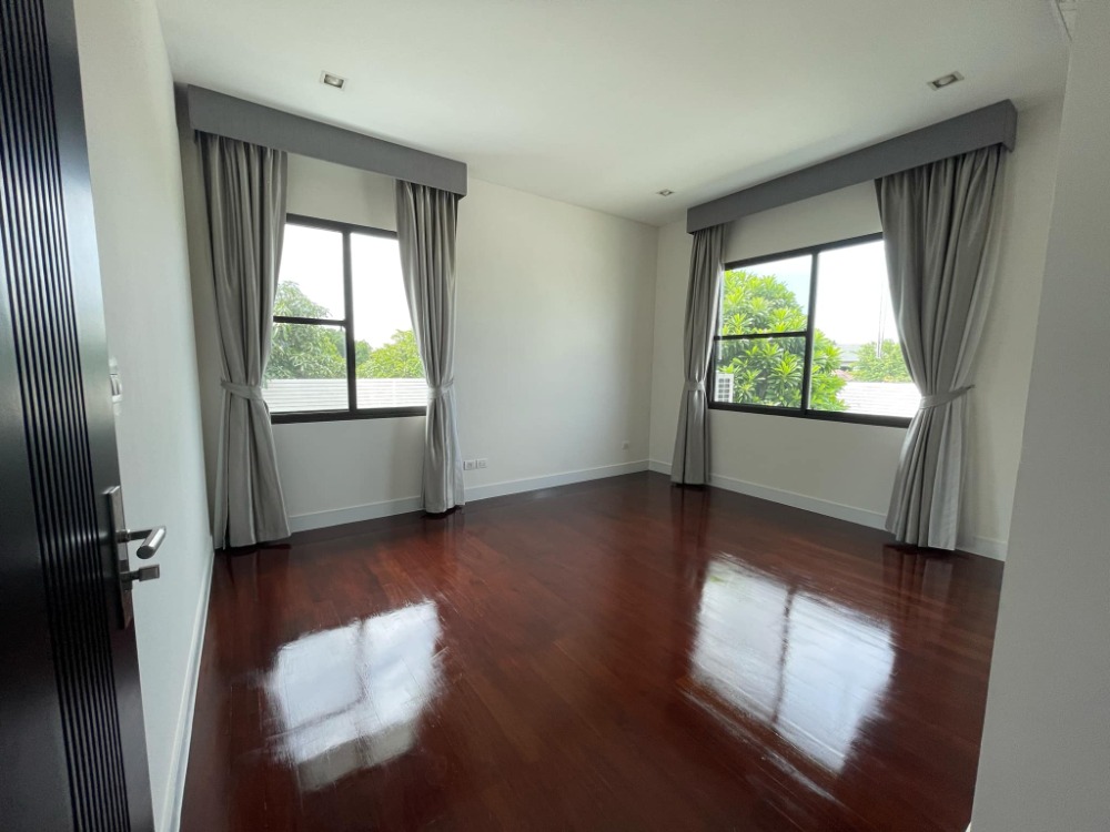 ขายบ้านรัตนาธิเบศร์ สนามบินน้ำ พระนั่งเกล้า : บ้านเดี่ยว หมู่บ้านลดาวัลย์ รัตนาธิเบศร์